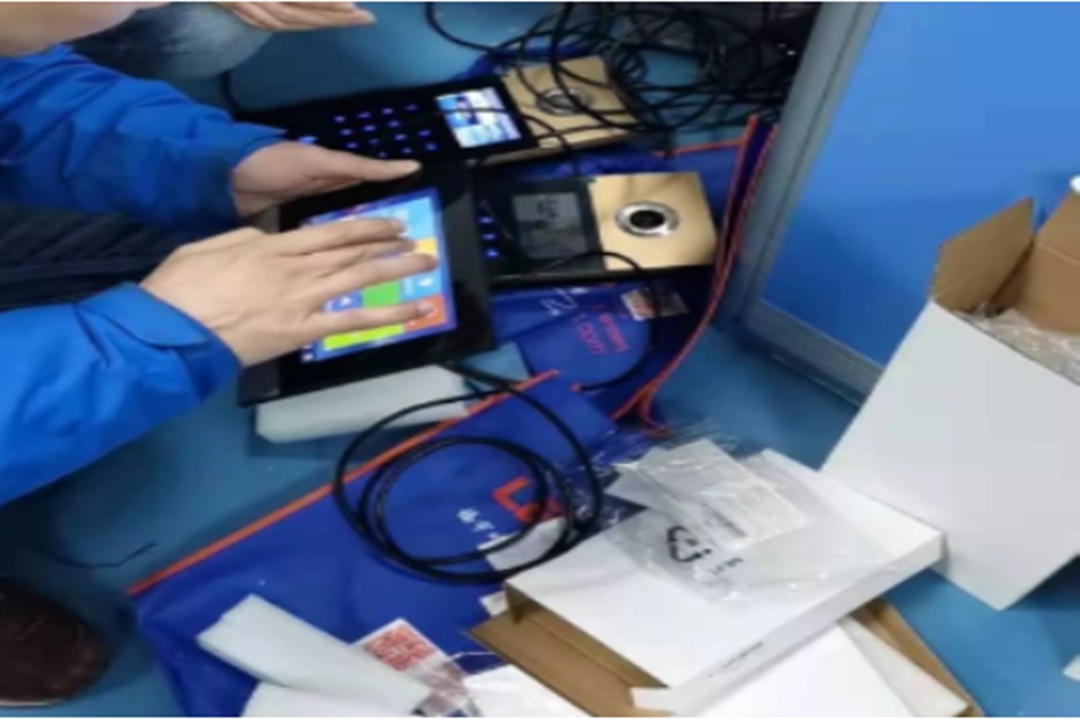  LEELEN tặng thiết bị liên lạc nội bộ video thông minh viện trợ nhân dân bệnh viện Trịnh Châu 